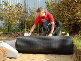 Шиповидная мембрана для садовых дорожек